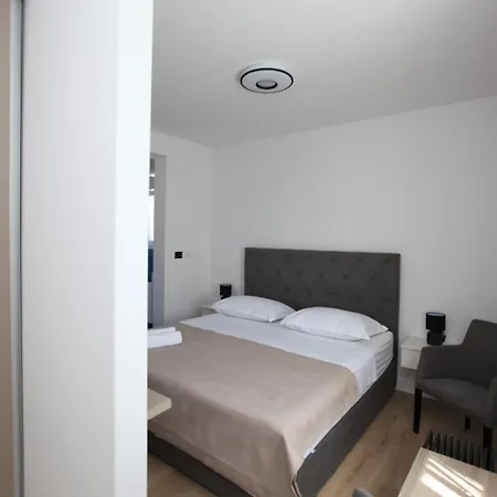 Pia - Ground Floor * Τρογκίρ